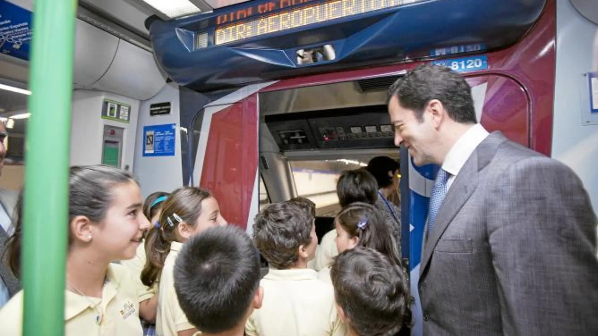 Metro abrirá sólo hasta medianoche