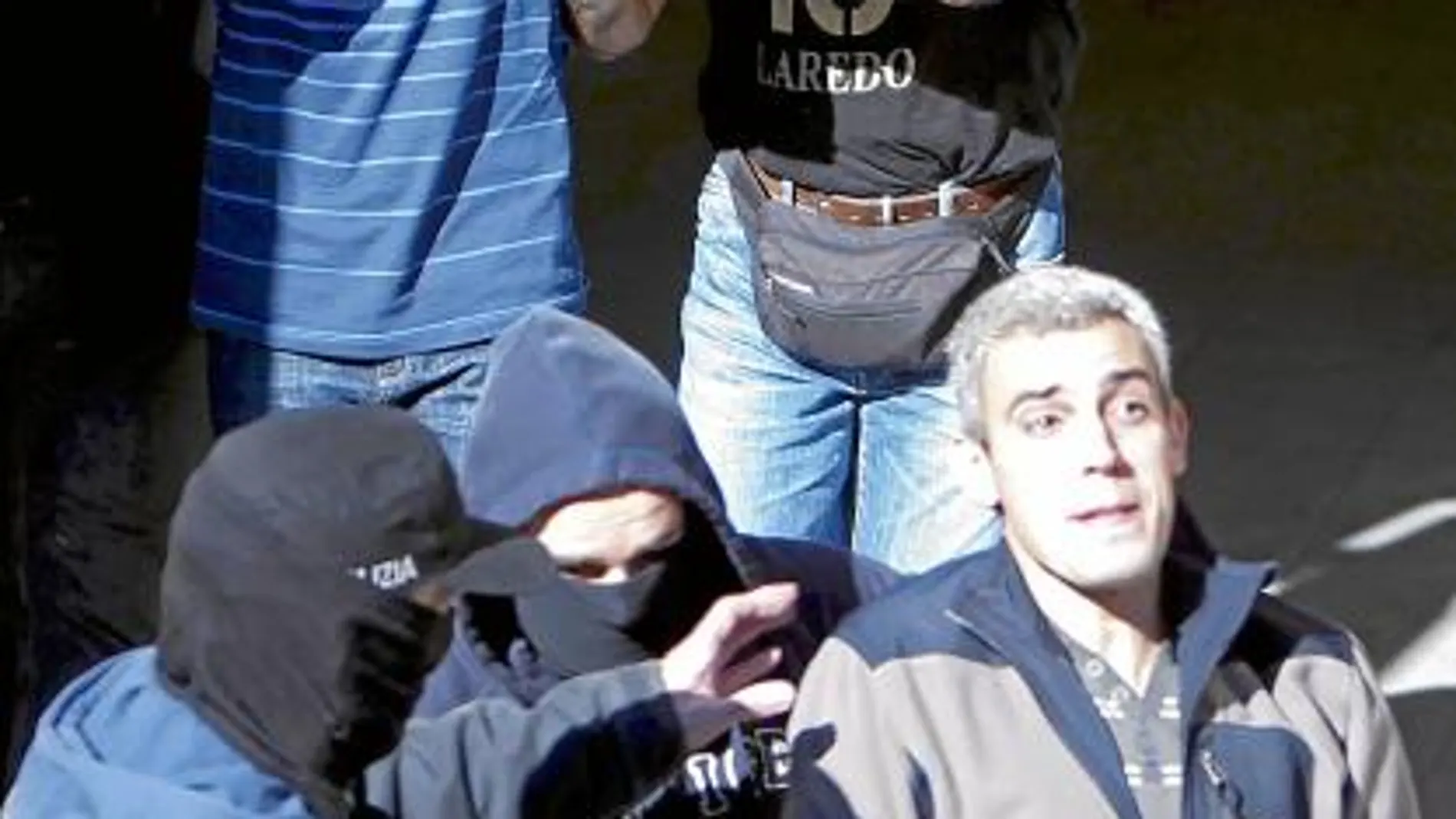 Los etarras Portu y Sarasola, en el momento de su detención el 6 de enero de 2008, en la localidad guipuzcoana de Arrate