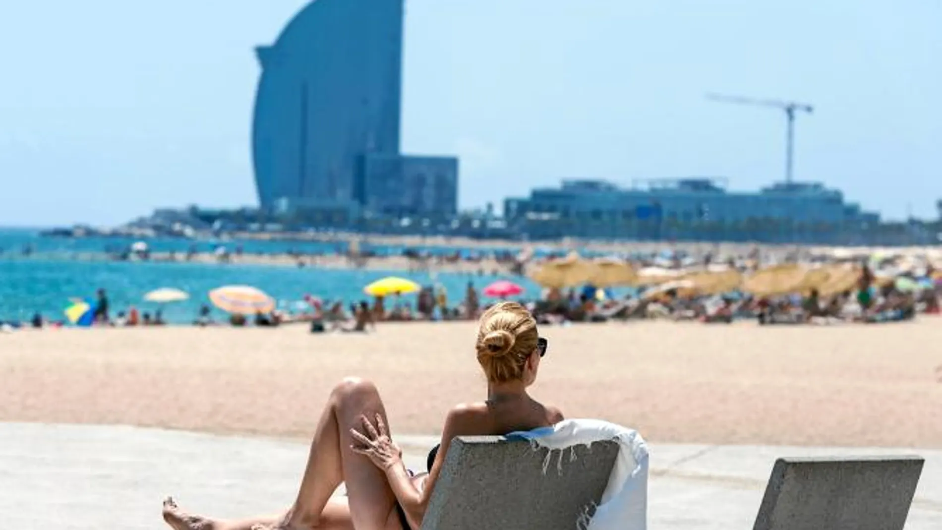 Las playas de Barcelona se están llenando en los últimos días