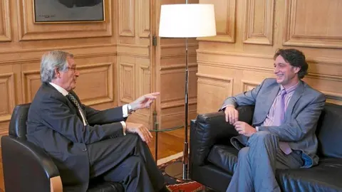 Xavier Trias y Jordi Portabella en un momento de la reunión de ayer en el Ayuntamiento