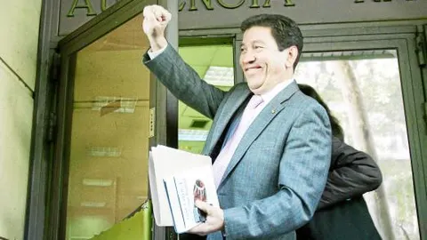Condenan a Barroso a pagar 6.840 euros por injurias graves al Rey