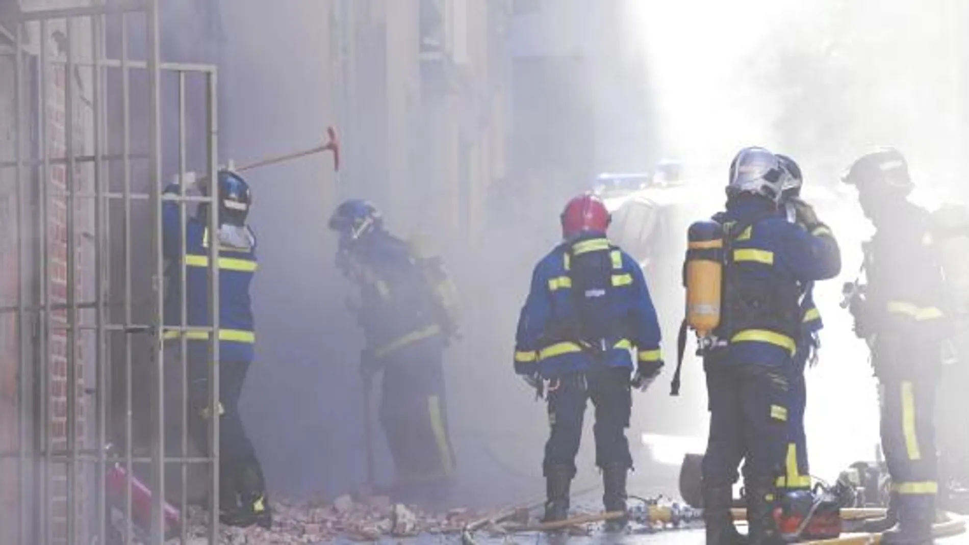 Cuatro dotaciones de Bomberos municipales fueron necesarias para extinguir las llamas