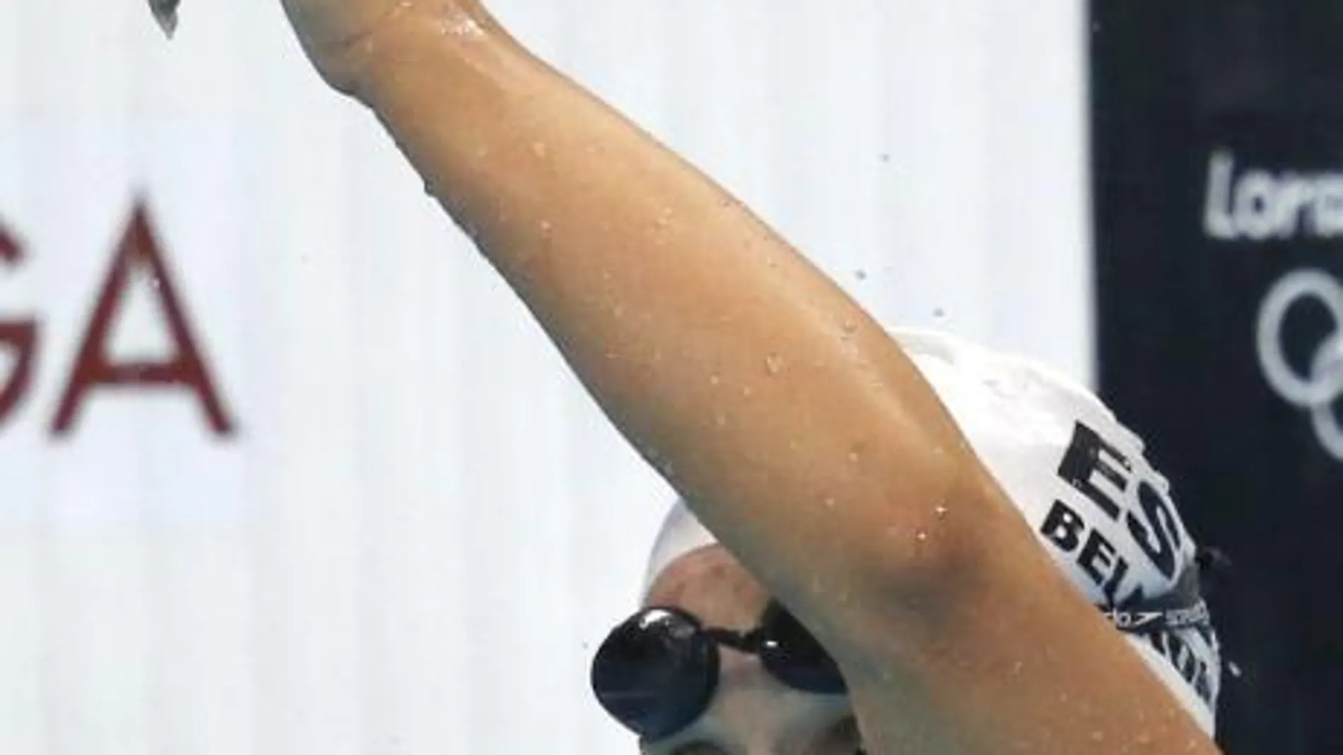 La nadadora española, Mireia Belmonte, tras ganar la medalla de plata en los 800 metros libres