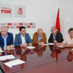 Los secretarios generales de UGT-A y CC OO-A se reunieron ayer con la dirección del PSOE-A