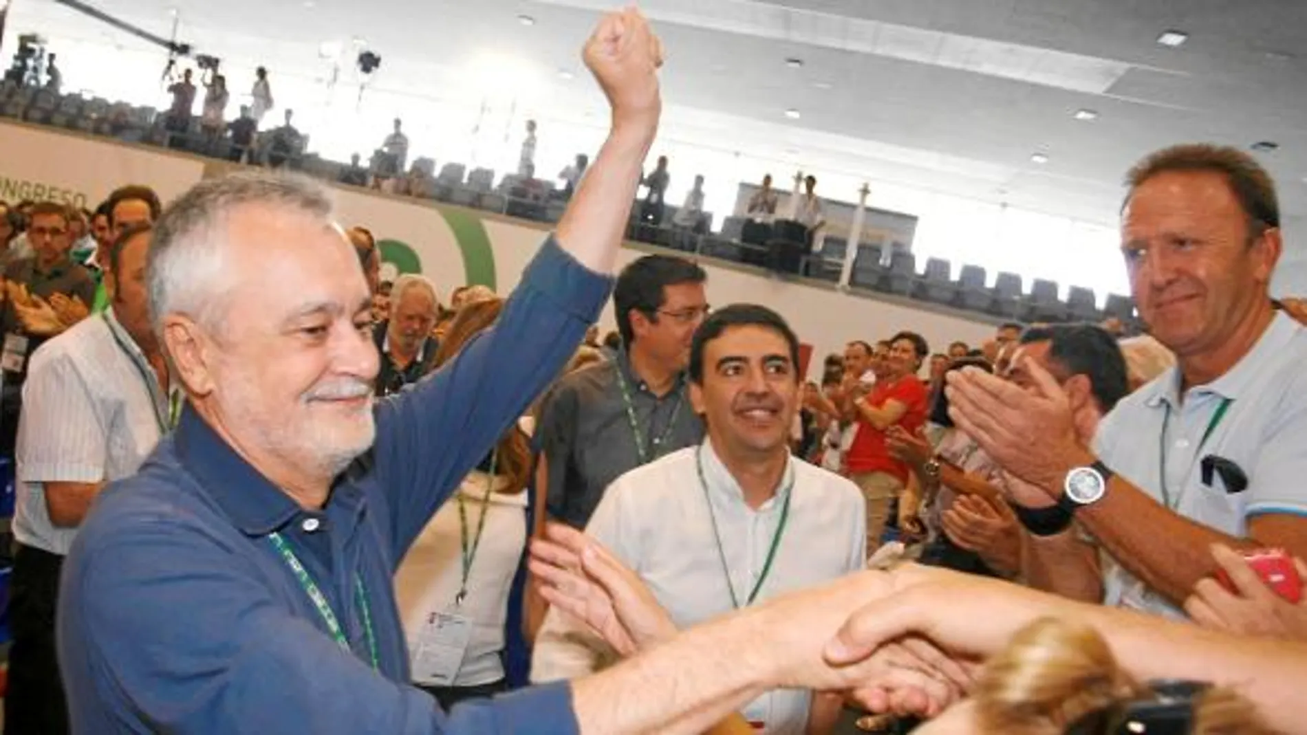 Griñán fractura al PSOE tras invitar a los críticos a votar en su contra