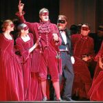 Baile de máscaras La puesta en escena de «Don Giovanni» está firmada por Robert Carsen