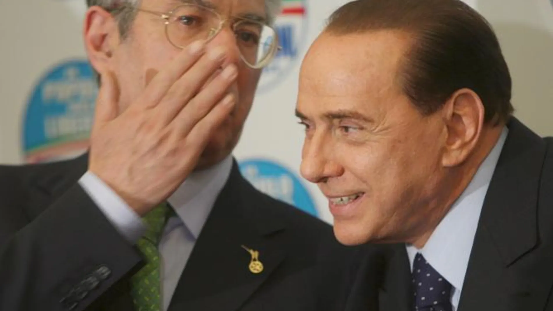 El aliado de Berlusconi le pide que «se haga a un lado»