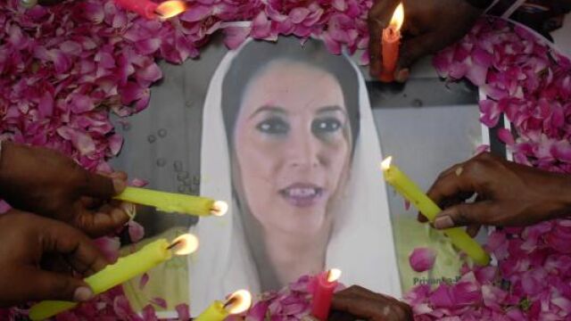 Vigilia por la ex primera ministra paquistaní Benazir Bhutto, asesinada en 2007
