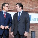 Mas y el presidente de la eléctrica, Borja Prado, ayer en las instalaciones de la compañía