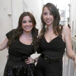 Las actrices Duna Santos y Ana del Rey en una de las galerías carcelaria
