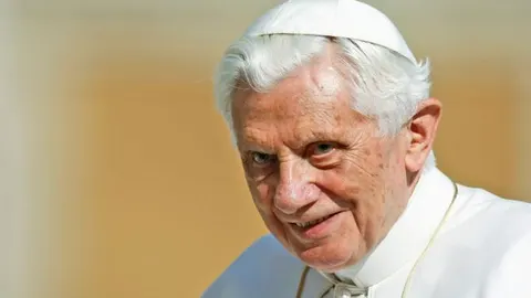 El Papa pide que la economía tenga en cuenta a la familia