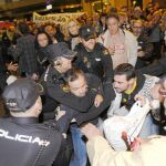 La manifestación que se produjo ayer ante las puertas del Teatro Circo acabó con una persona detenida