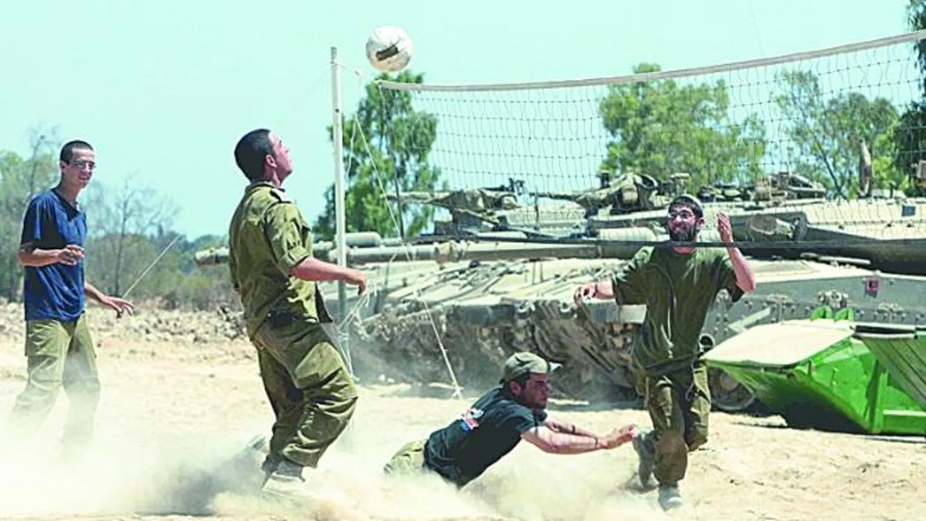 En Israel, el Ejército forma parte de la vida común de los ciudadanos. Todos los jóvenes tienen que hacer el servicio militar