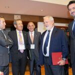 El ministro Miguel Arias Cañete, junto al alcalde José Luis Vázquez, Gabriel Alonso y Carlos Rico, entre otros
