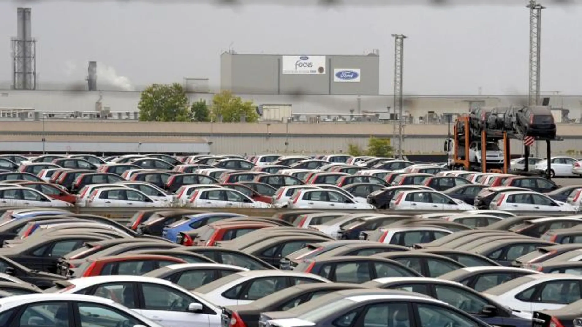 Ford deja de fabricar vehículos una semana y suspende a 2750 trabajadores