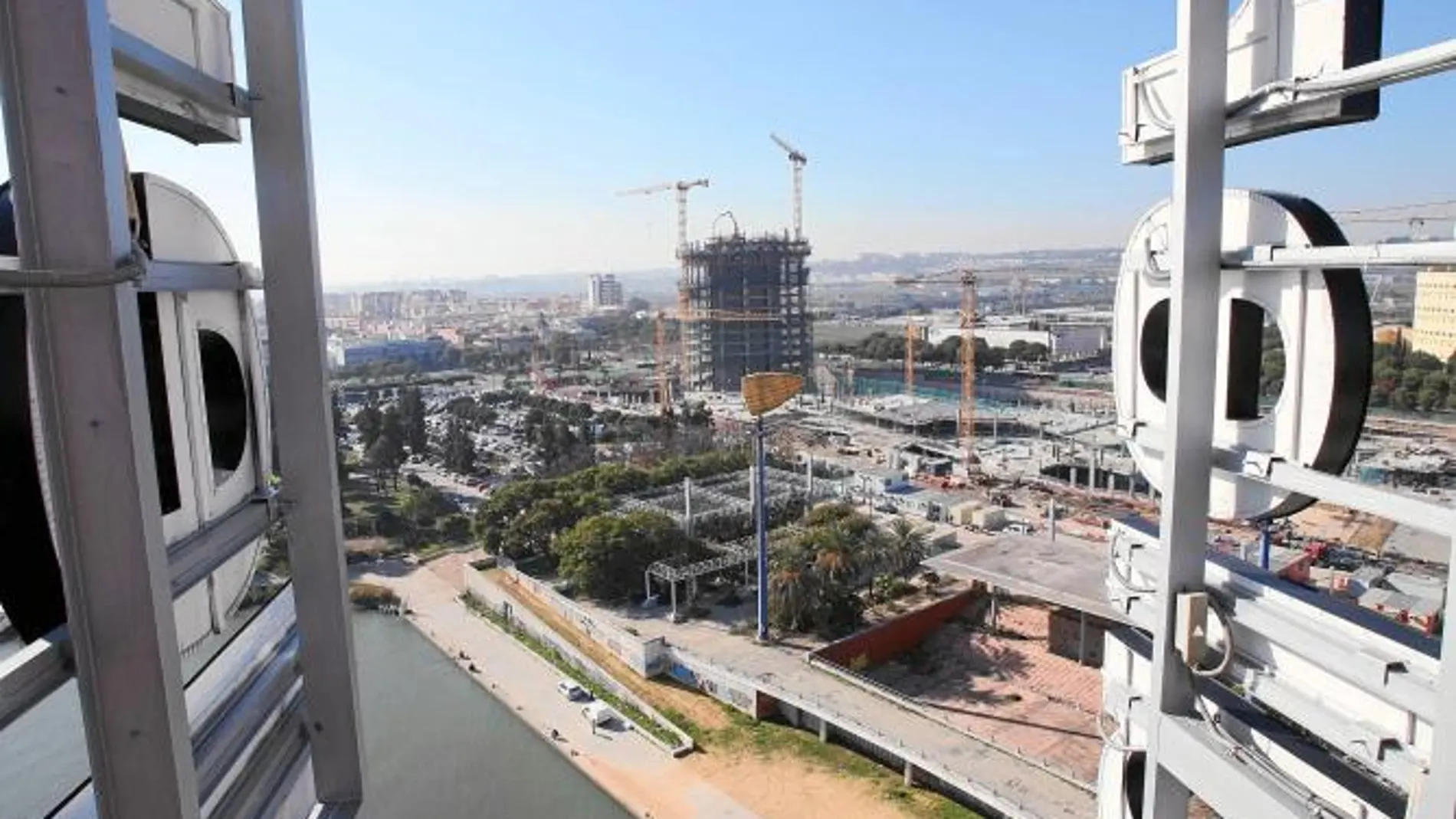 La Torre Pelli se sigue levantando pese a la amenaza para la ciudad que supondría el informe de la Unesco