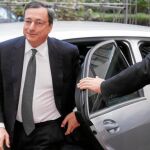 Mario Draghi reunirá a los miembros del BCE en los primeros días de septiembre para impulsar soluciones no convencionales contra la crisis de deuda