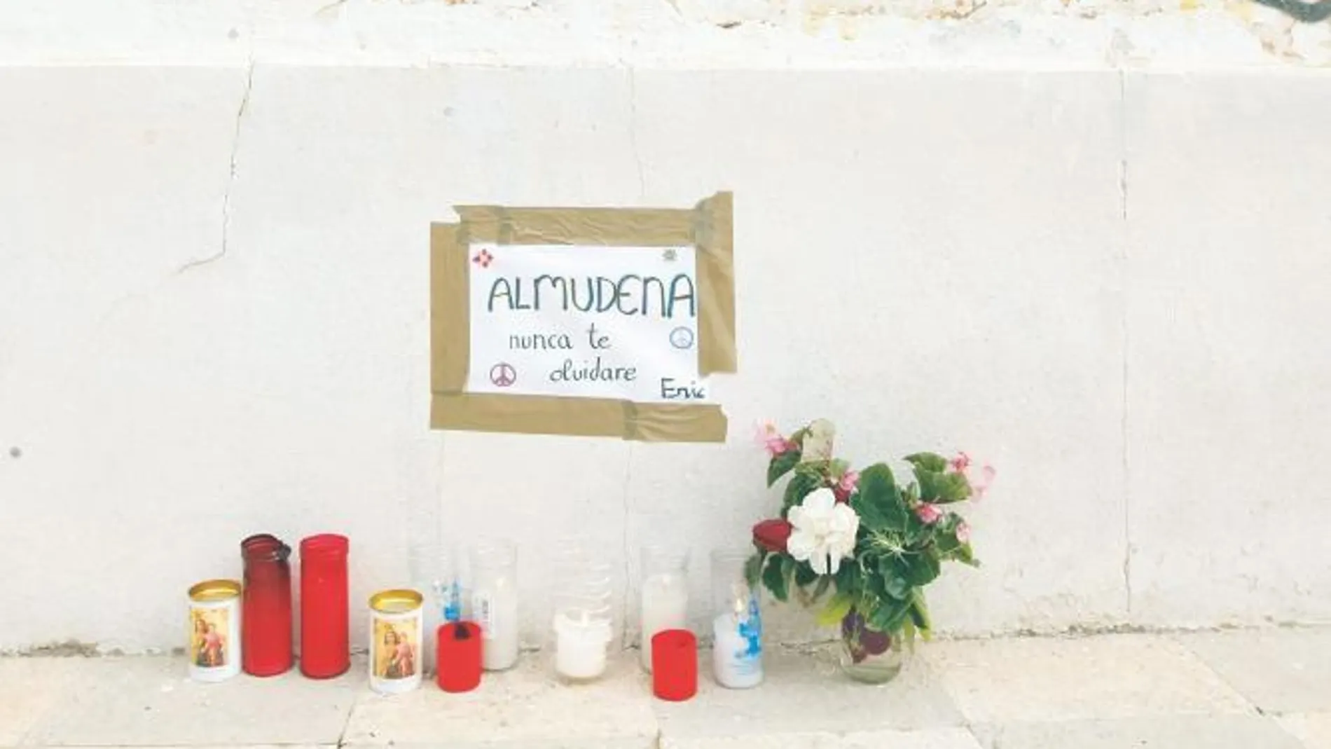 Juan Carlos Alfaro mató a Almudena, una chica de 13 años con la que había tenido un relación. Luego, éste amante de las armas, rodeado por la Guardia Civil en El Salobral, se suicidó