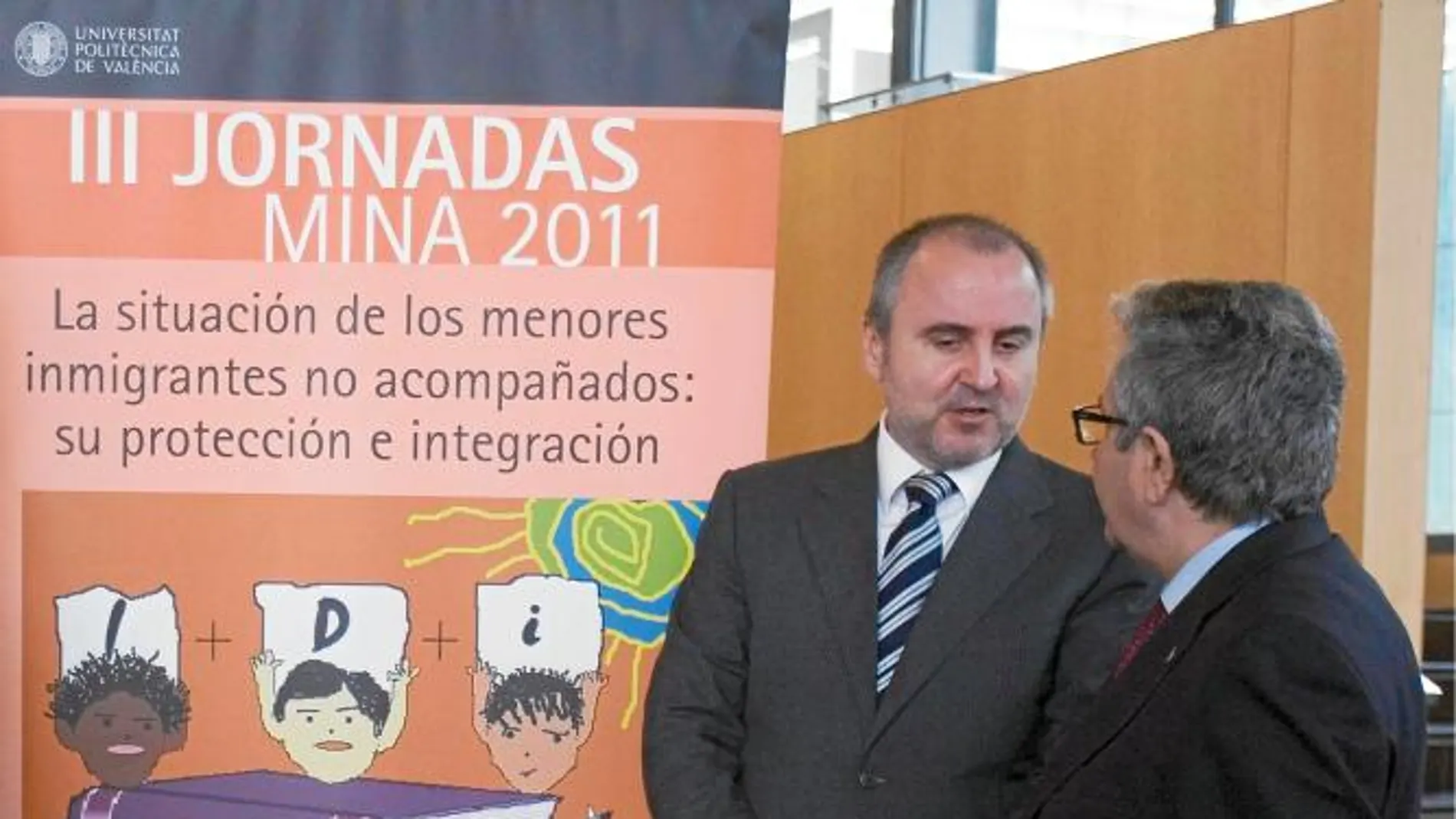 El conseller Cabré inauguró ayer las III Jornadas sobre la situación de los menores inmigrantes organizadas por la Universidad Politécnica.