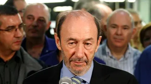 Rubalcaba: «Les hemos quitado las bombas, vamos ahora a quitarles los votos»