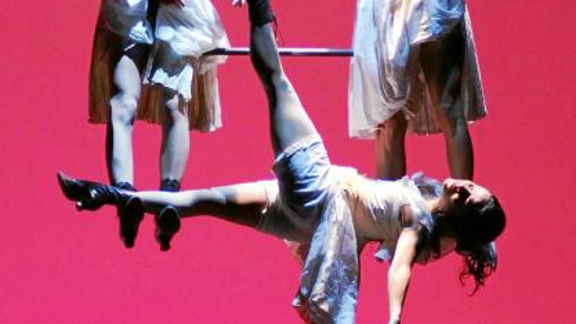 Una evocación de «Tres hermanas» sobre el trapecio