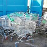 Los agentes hallaron una treintena de carros listos para convertirse en chatarra en un local de Vicálvaro donde compraban las cestas sustraídas