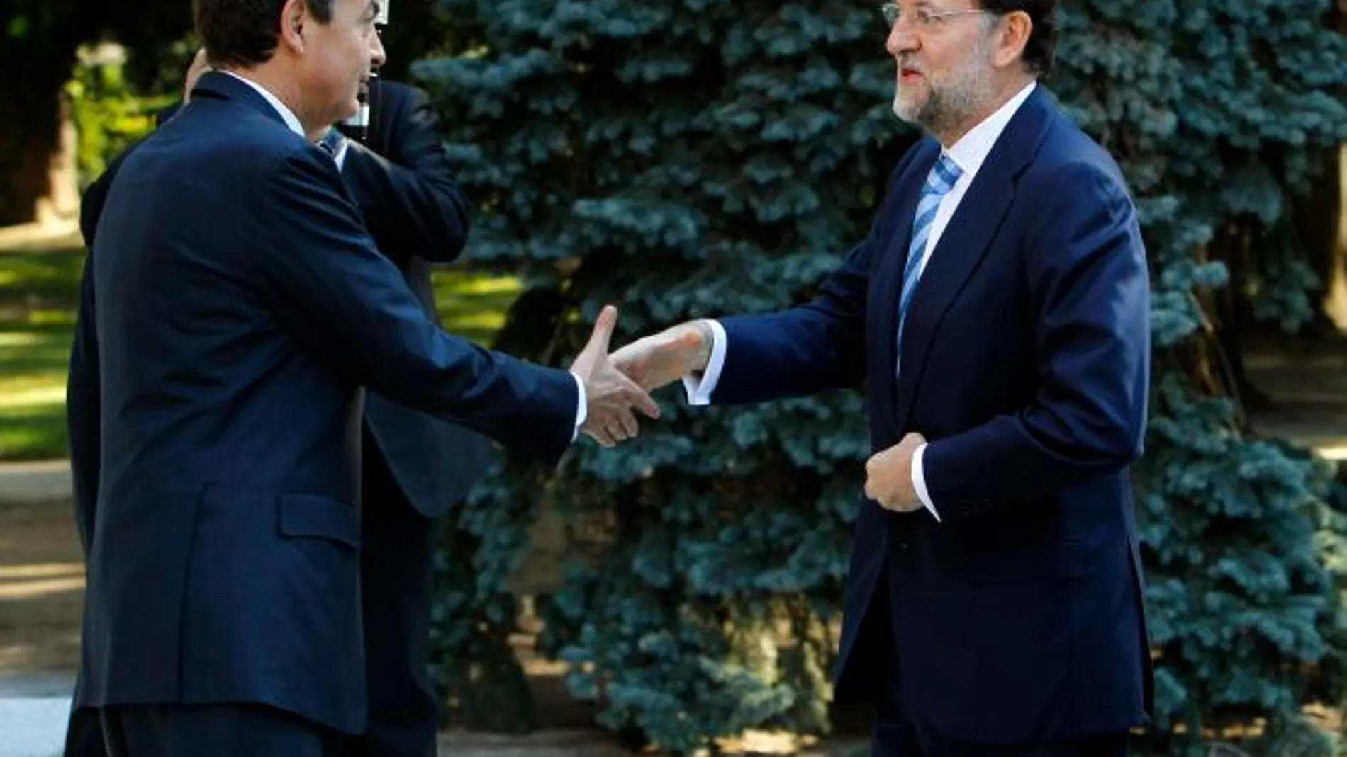 El Rey, «muy satisfecho» con el «buen clima de diálogo» entre Rajoy y Zapatero