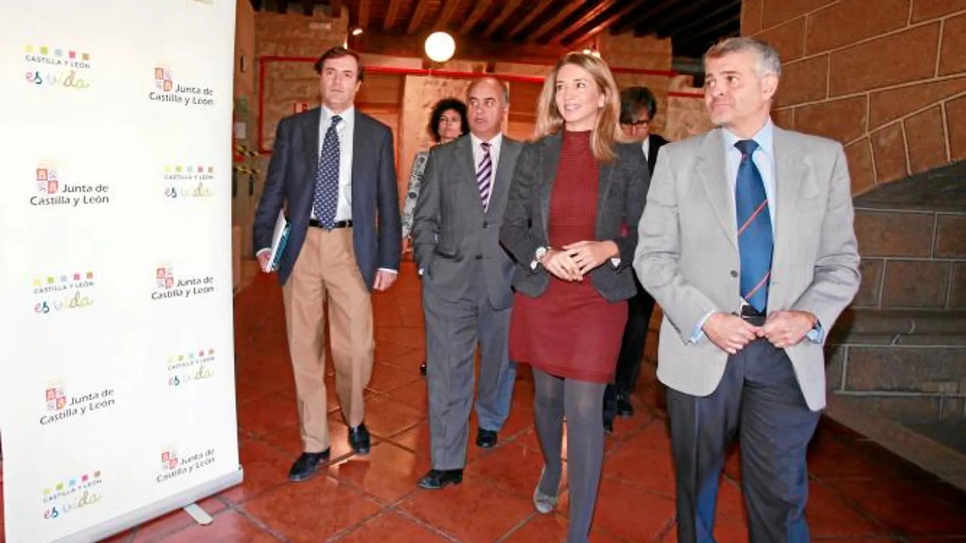 La consejera de Cultura y Turismo, Alicia García, presenta el Mercado de Contratación, junto a F. J. Sánchez, García Nieto y Javier Ramírez