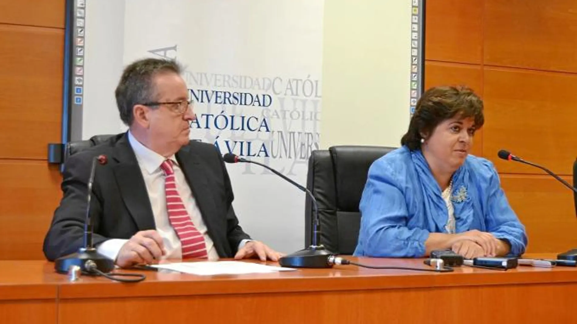 La Católica de Ávila facilita la matrícula a las familias con dificultades