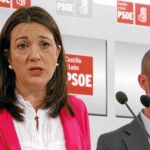 Los dirigentes socialistas Soraya Rodríguez y Julio López presentan la proposición socialista anti desahucios