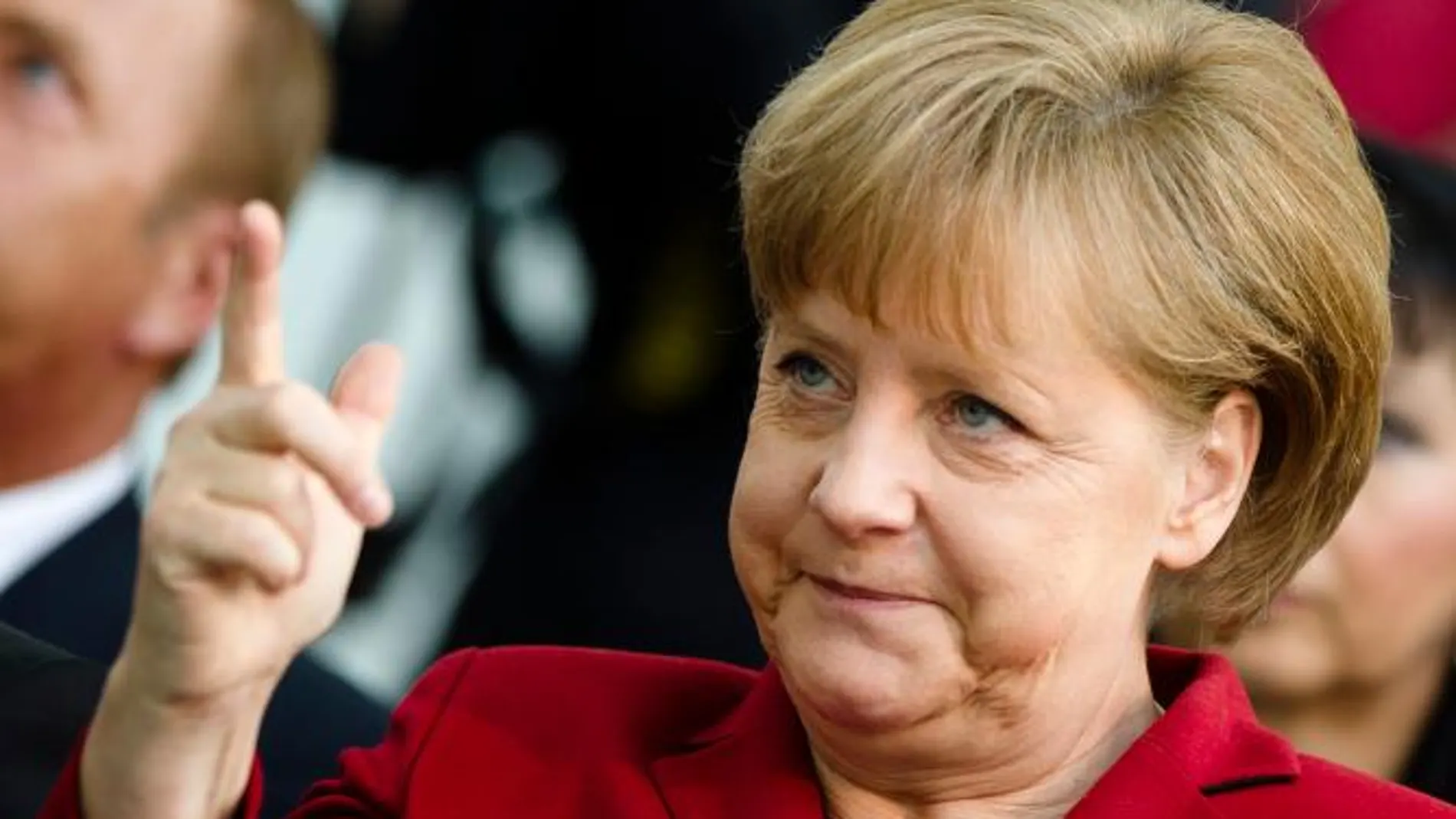 Merkel cede y anuncia un plan de crecimiento para la UE