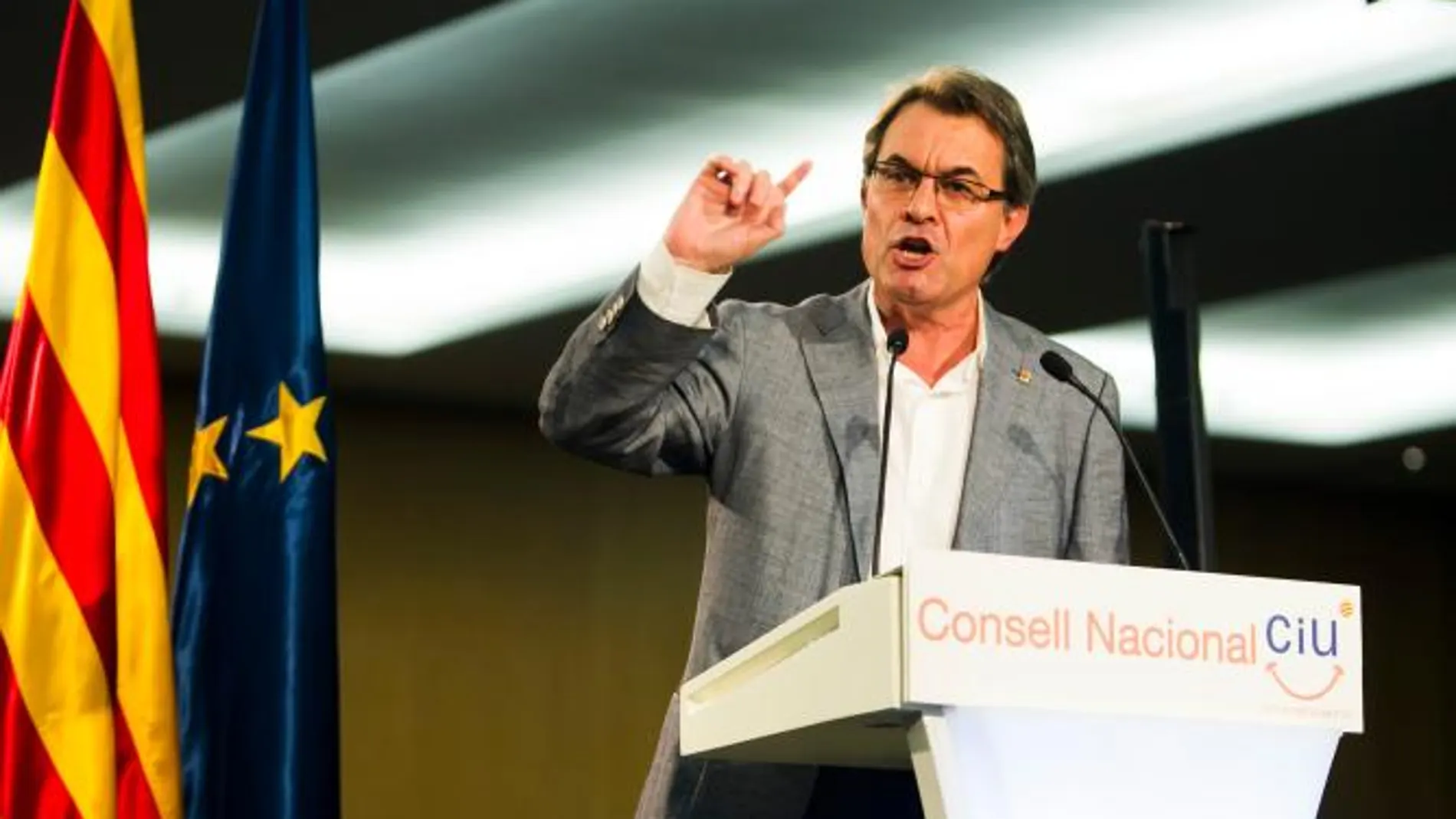 El Gobierno inhabilitará a Mas si hace su consulta