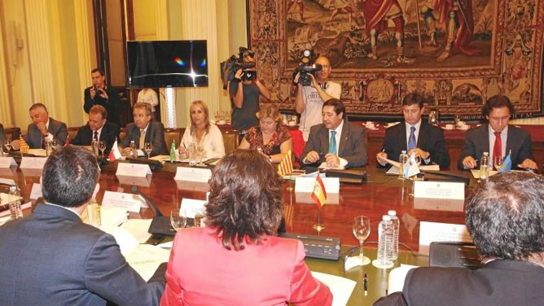 Antonio Cerdá (3 izquierda), en la Conferencia Sectorial de Agricultura, presidida por la ministra Aguilar