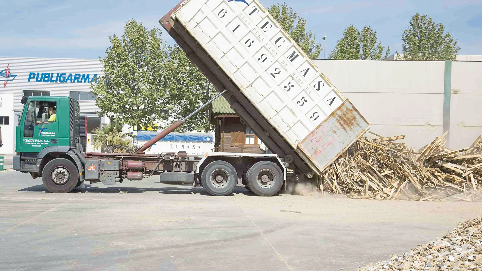 Mas contenedores para el reciclaje de madera