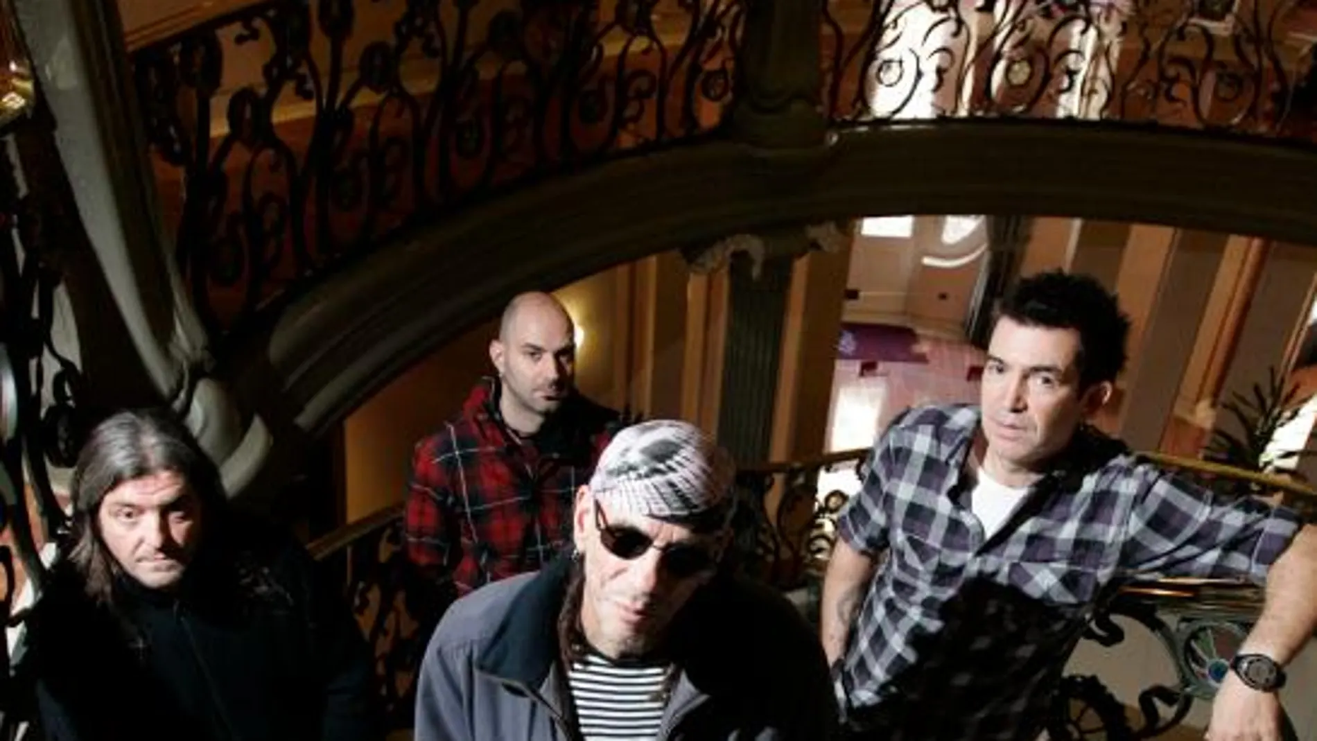 El cantante de «Barricada» anuncia que abandona la banda