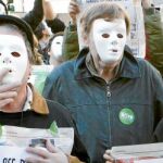 Más de 200 personas reclamaron ayer en la plaza Sant Jaume derechos para los «sin techo»