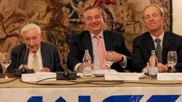 Ayer se celebró la asamblea general de Anged, presidida por Juan Manuel de Mingo (segundo por la izquierda)