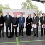 El rector de la UMU, José Antonio Cobacho (4i), en la inauguración de la instalación solar fotovoltaica