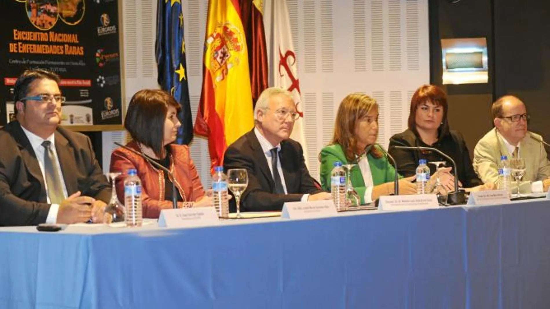 Valcárcel y Mato (centro), ayer en la inauguración del V Congreso Nacional de Enfermedades Raras