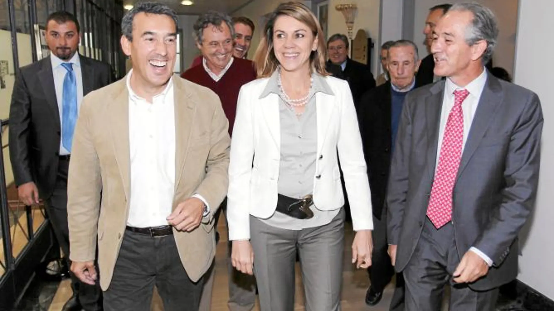 María Dolores de Cospedal, junto a los dirigentes del PP de Ávila, con Antolín Sanz a la cabeza