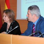 La consejera de Sanidad, junto al secretario general de la Consejería