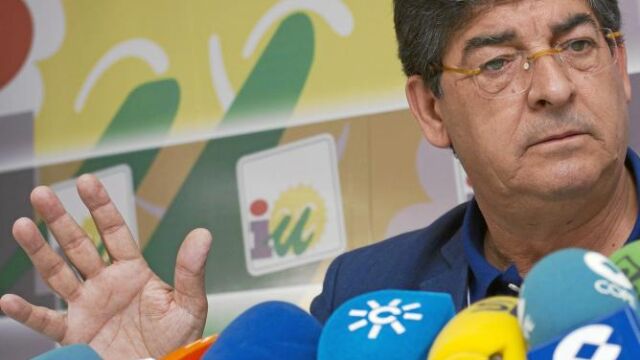 La Junta se apresura a marcar distancias con Valencia y descarta pedir ayuda al Gobierno