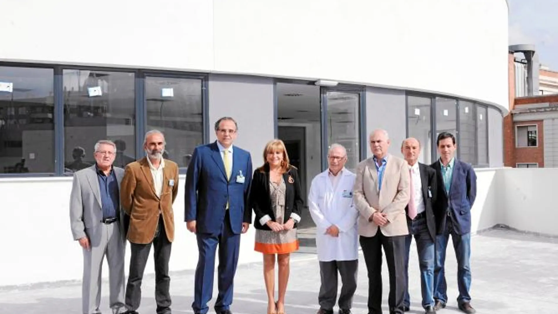 La diputada, Amparo Moya, visitó la construcción de este edificio con los miembros más destacados del Hospital General de Valencia