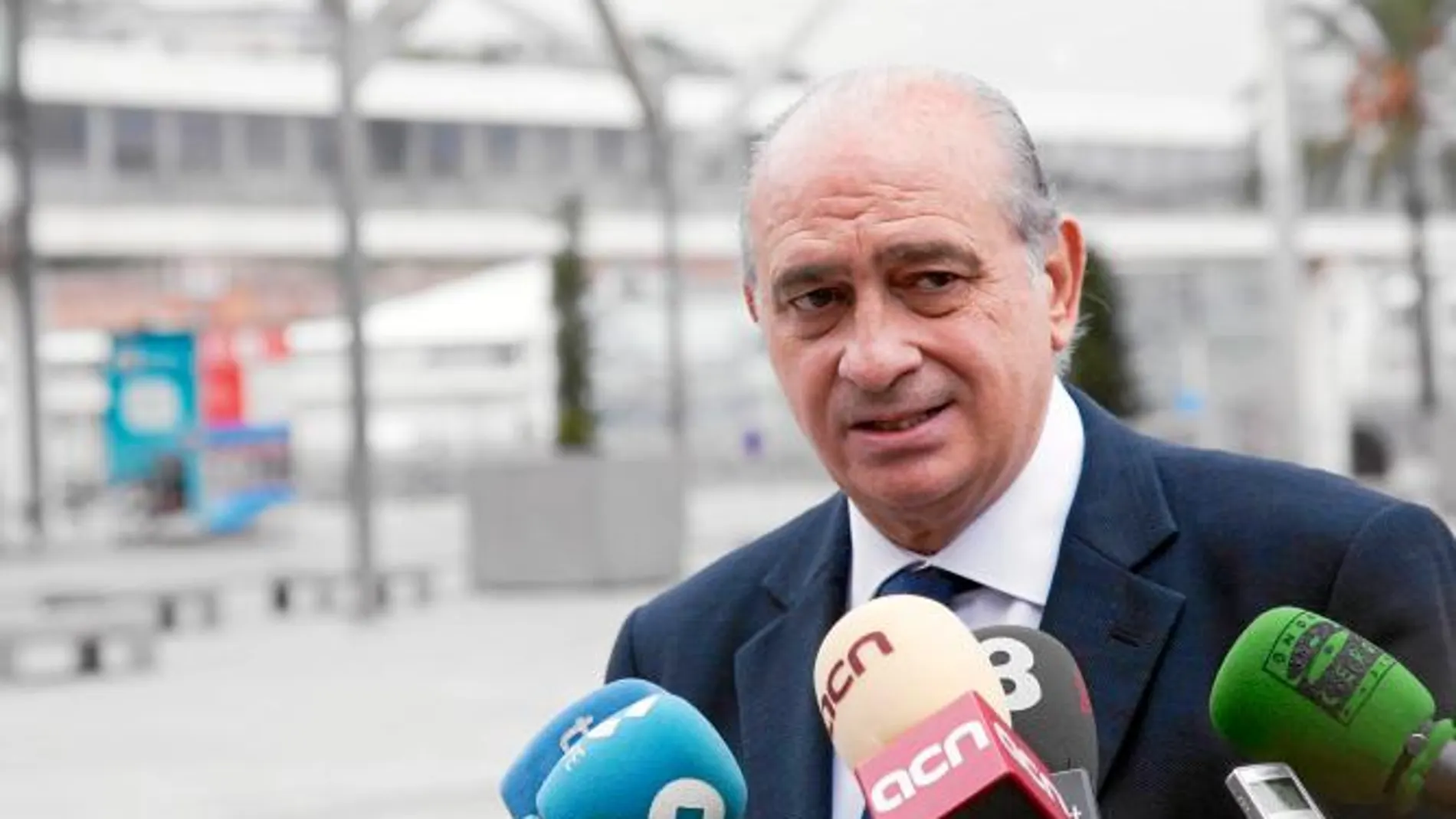 Fernández avisó desde el puerto de Barcelona que para superar la crisis hay que invertir en infraestructuras