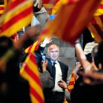 Duran cerró la campaña en el pabellón italiano de la Fira ante una nube de banderas catalanas