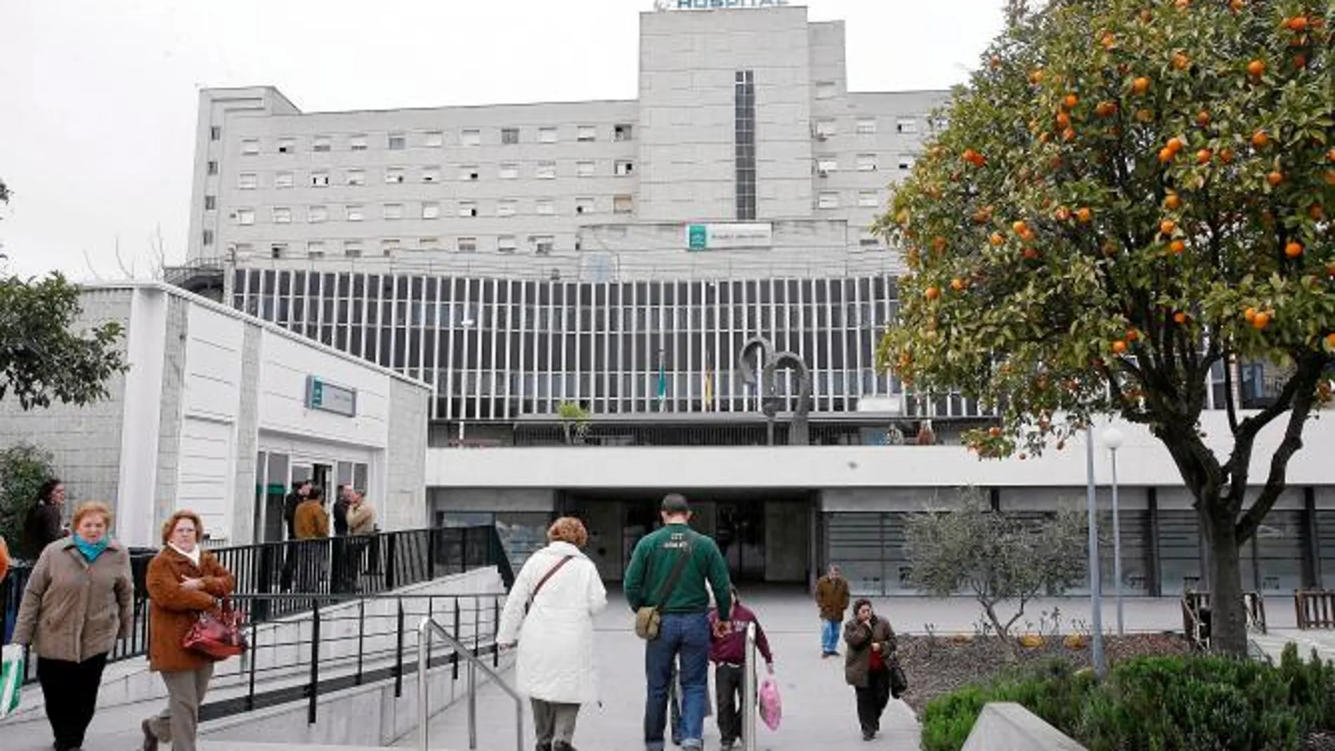 Médicos denuncian falta de inversión y «sobrecarga» en los hospitales