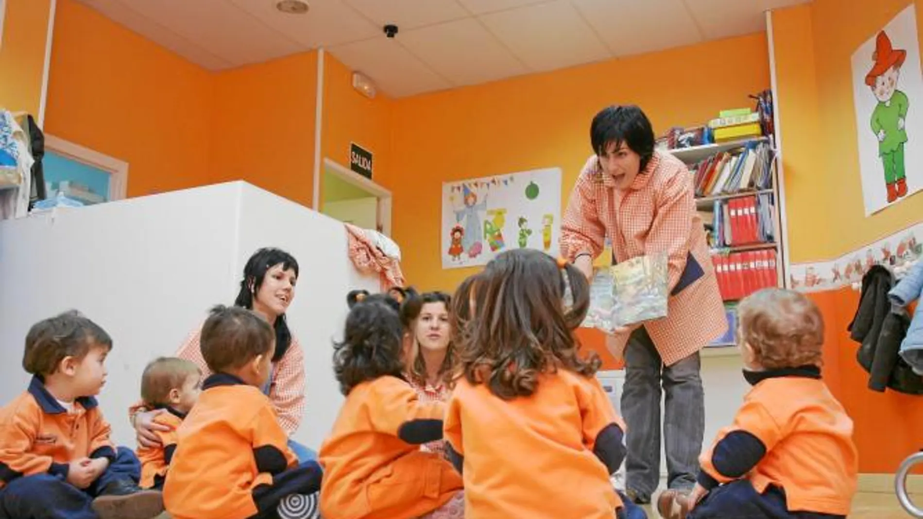 Un bebé «expulsado» por morder a sus compañeros