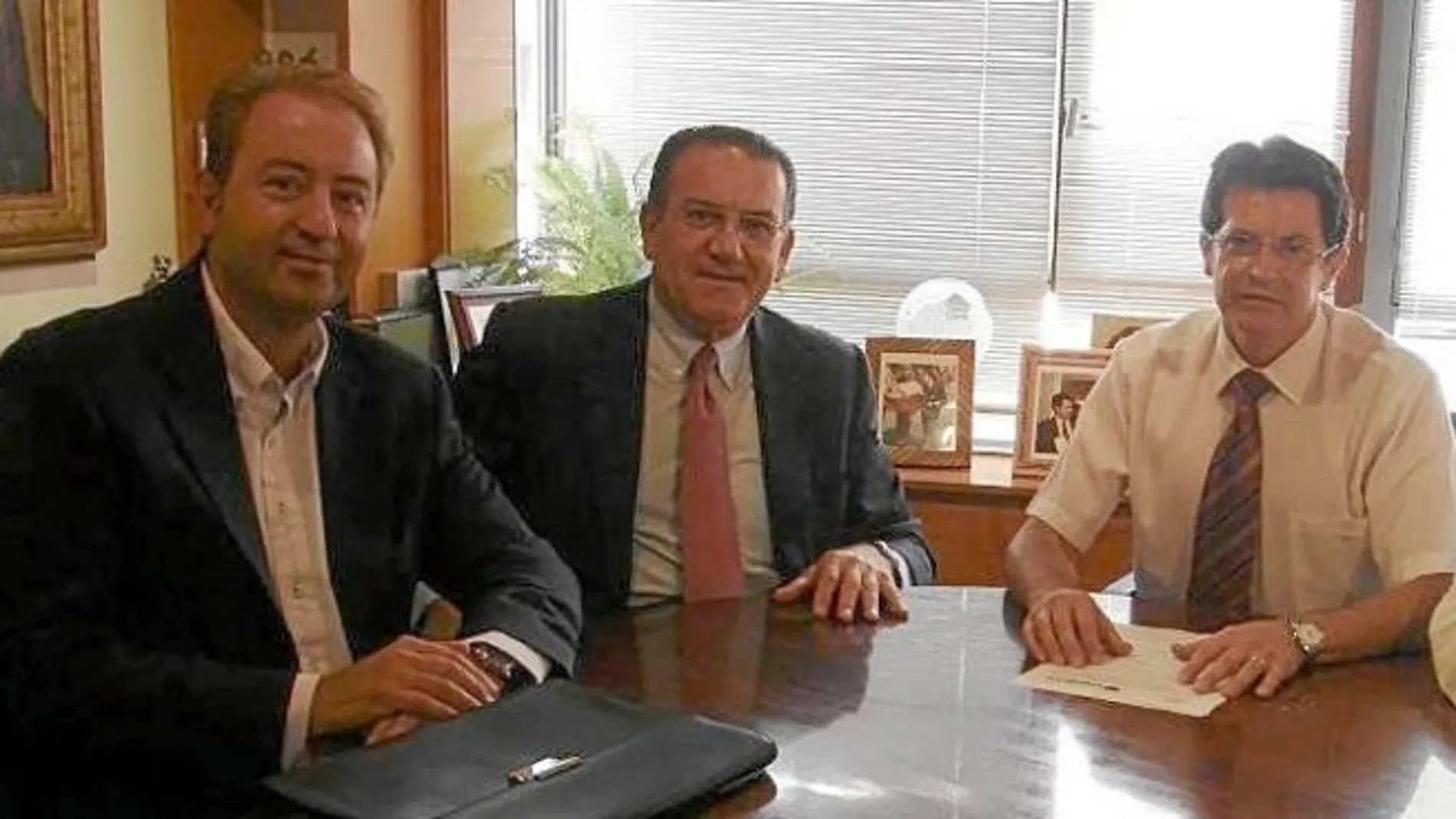 Iberdrola culmina la entrega de material eléctrico al Consistorio de Lorca por valor de 200000 euros