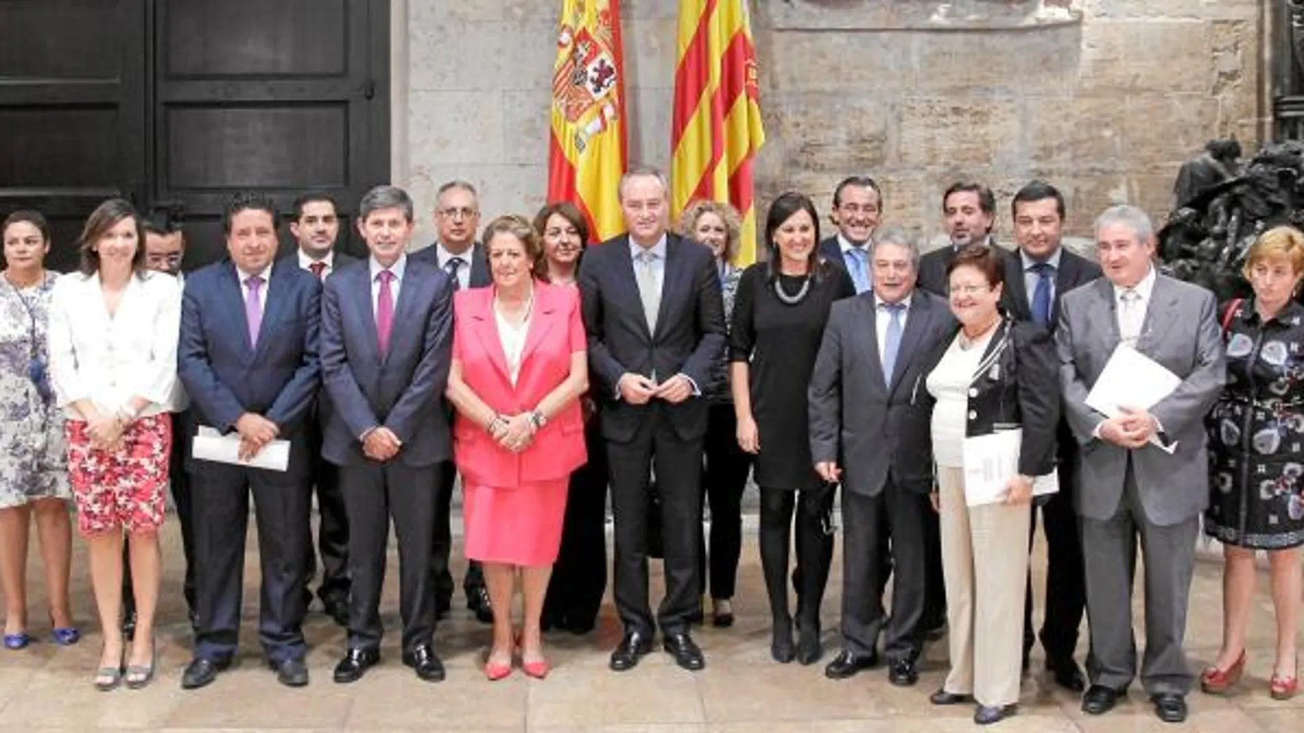 Fabra junto a los presidentes provinciales y alcaldes de grandes ciudades