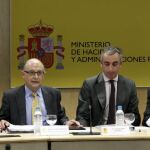 El Gobierno revisa el objetivo de déficit por la desviación autonómica